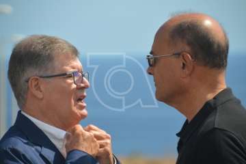 Acto de descubrimiento de la placa de la calle de Farmacéutico Francisco Artiles Betancor (Foto TA)